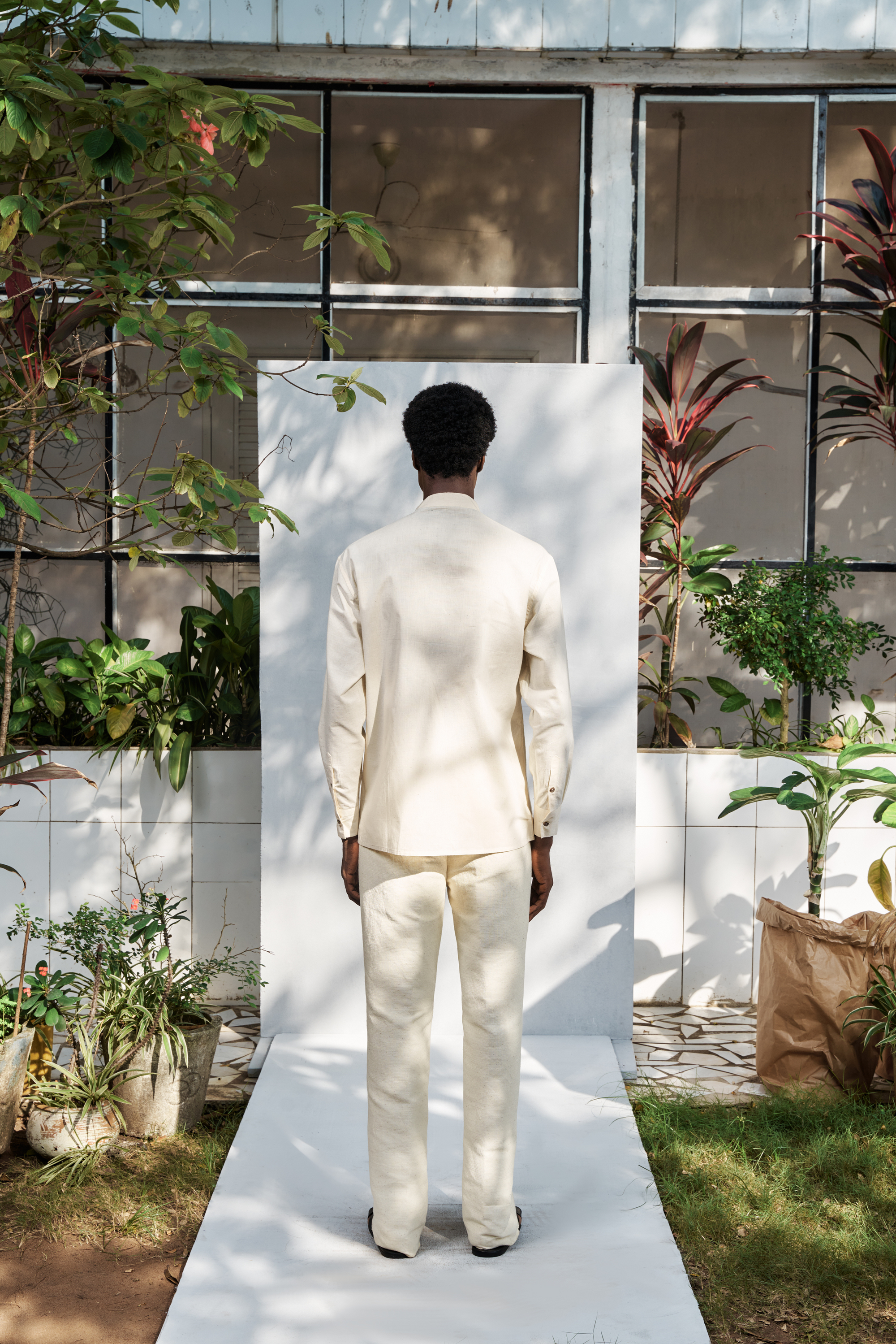chemise beige coton benin col haut manche longues 